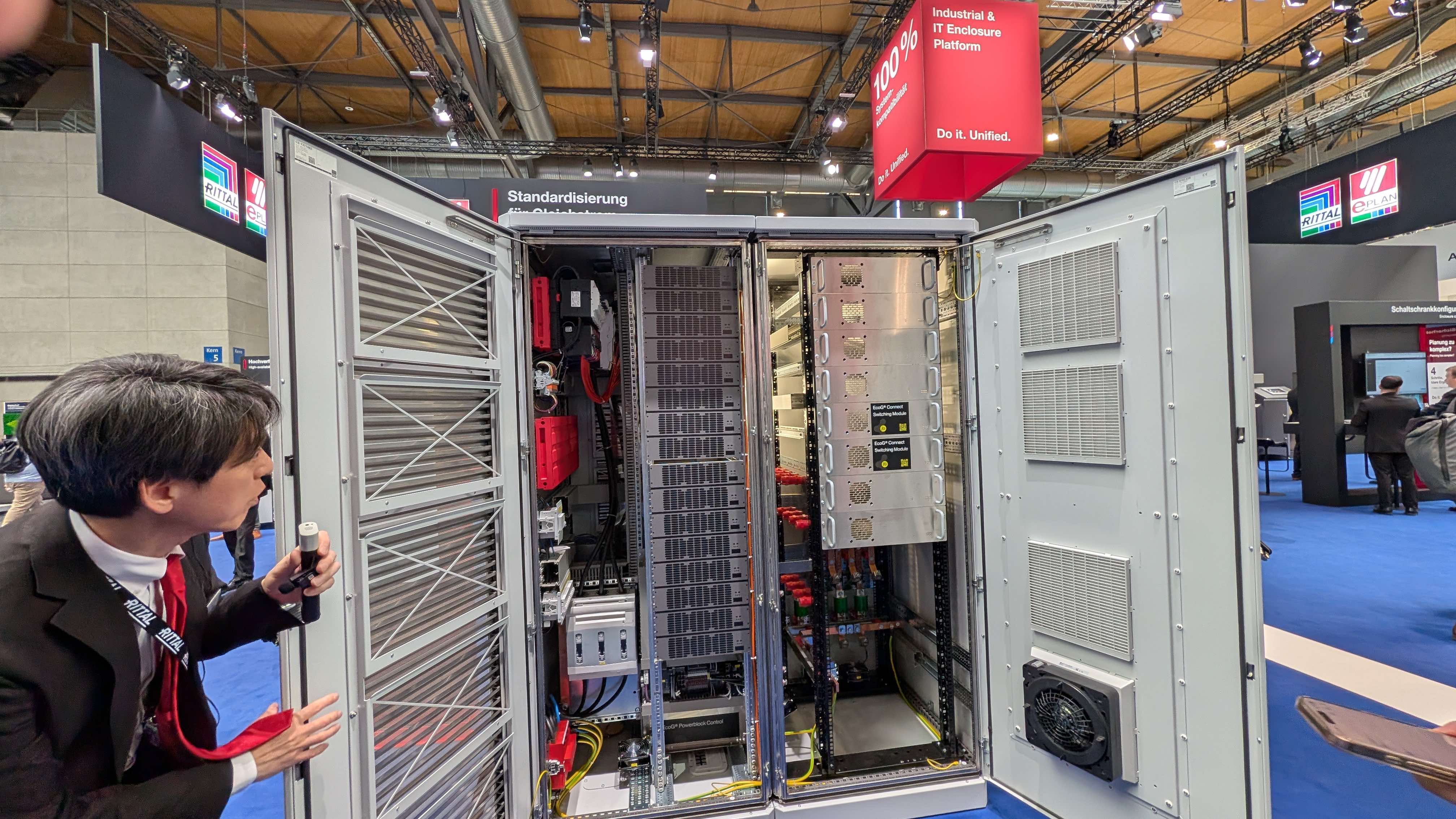 「Industrial & IT Infrastructure Platform」のIT・蓄電向けエンクロージャー