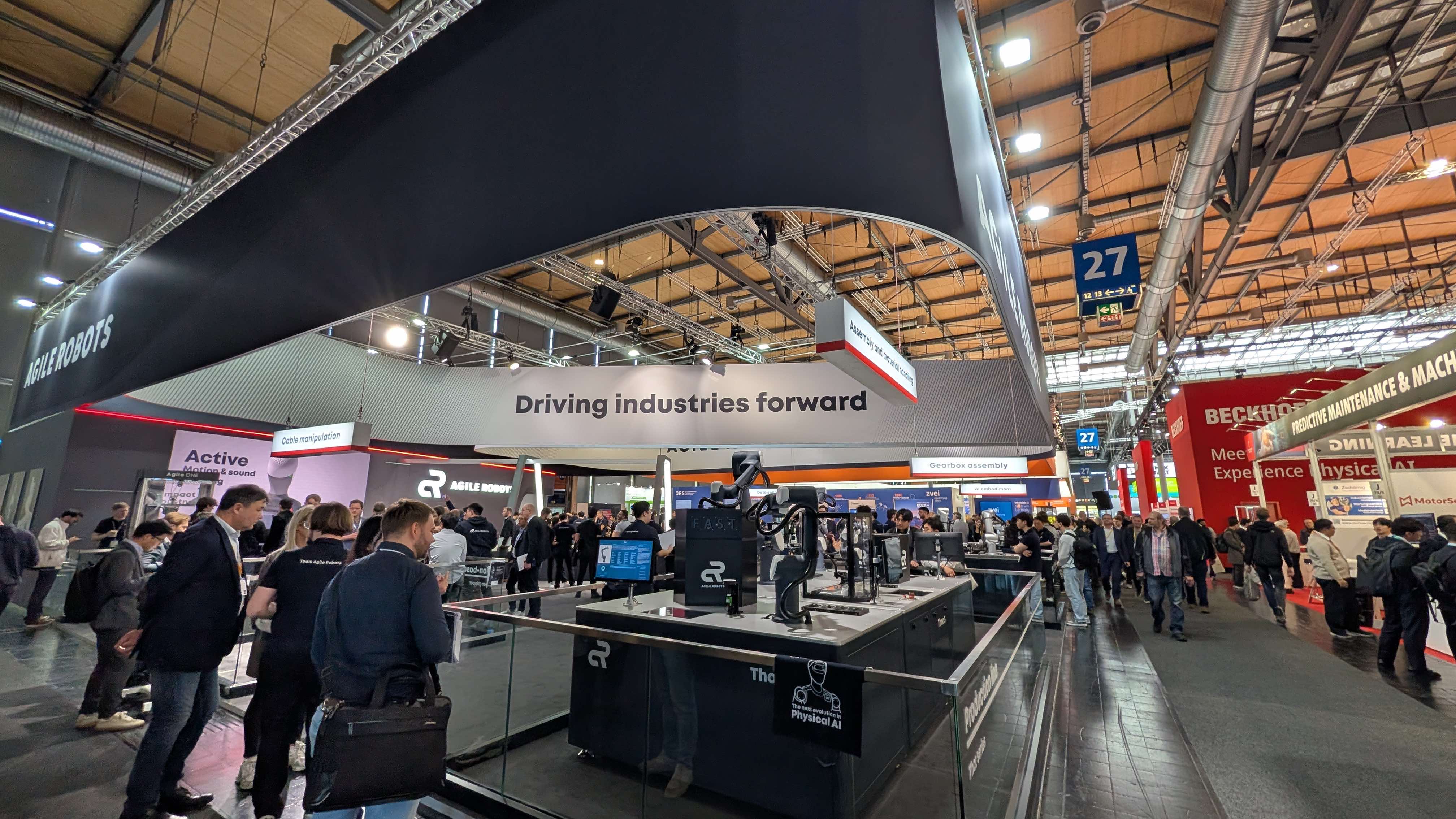 「Driving industries forward」を掲げるAgile Robotsのブース全景